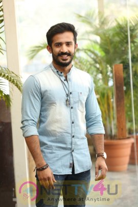 Anchor Ravi Handsome Pics