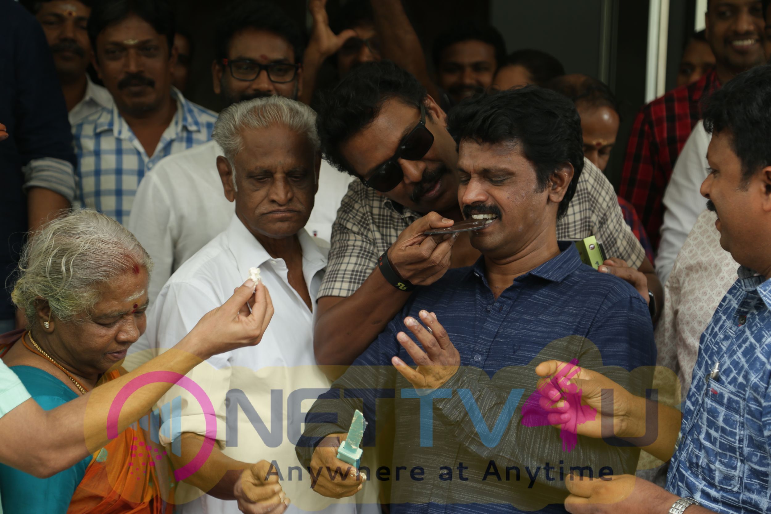 Director Cheran Birthday Celebration Pics Tamil Gallery