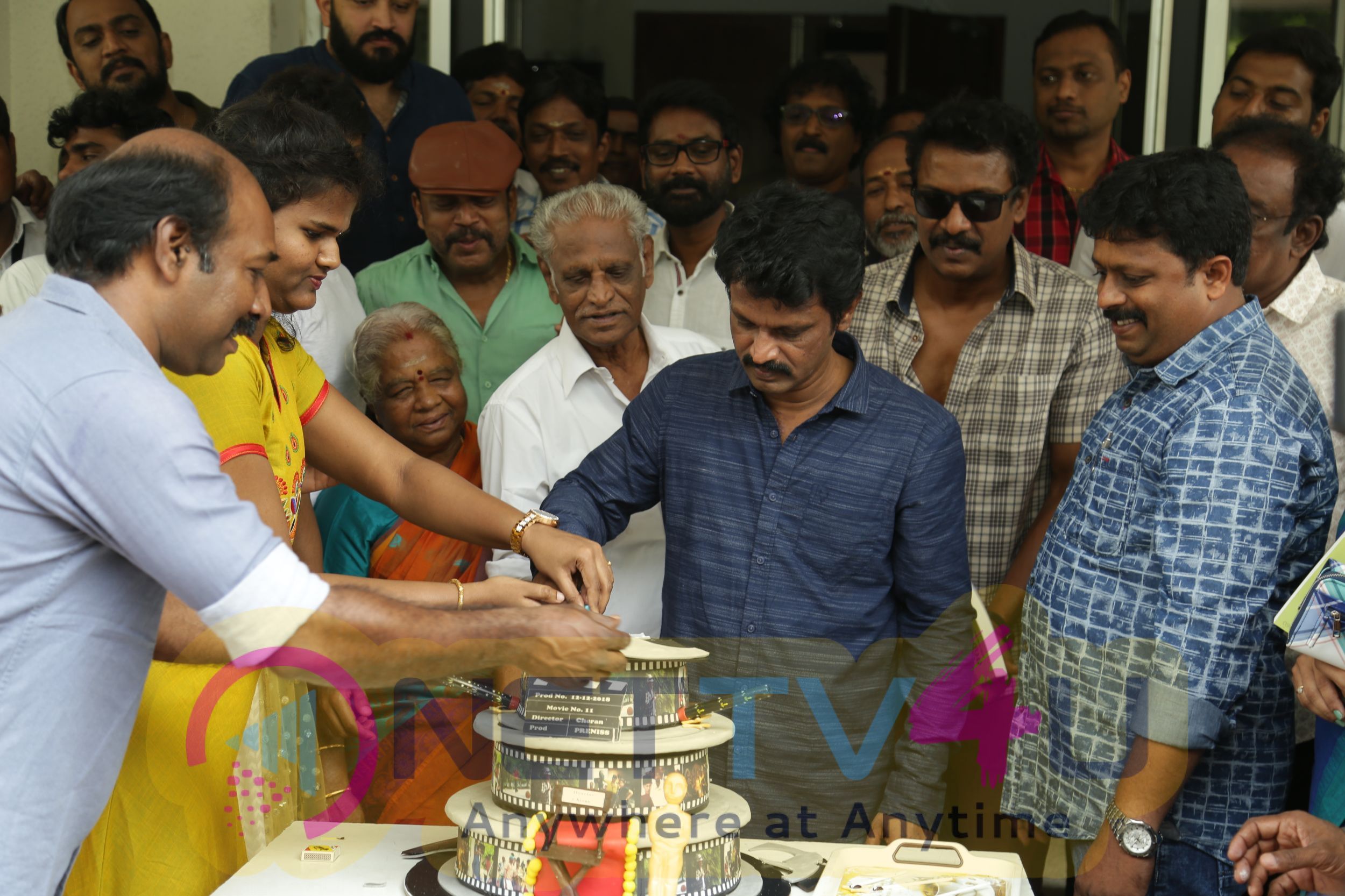 Director Cheran Birthday Celebration Pics Tamil Gallery