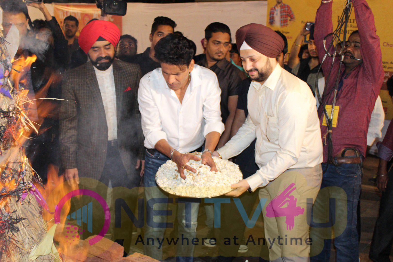 Shri Charan Singh Sapra Host Lohri Di Raat Celebration Stills Hindi Gallery