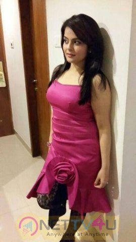 Actress Roma Arsini  Romantic Pics Telugu Gallery