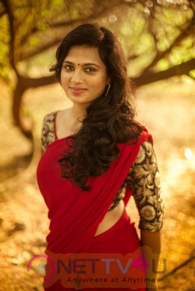 Actress Ramya Pandiyan Cute Images Tamil Gallery