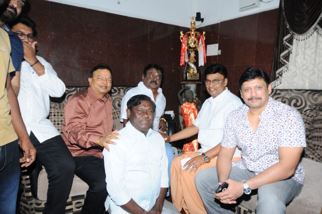 Nadigar Sangam Swamy Sankaradas Team Meets Captain Vijayakanth Pics Tamil Gallery