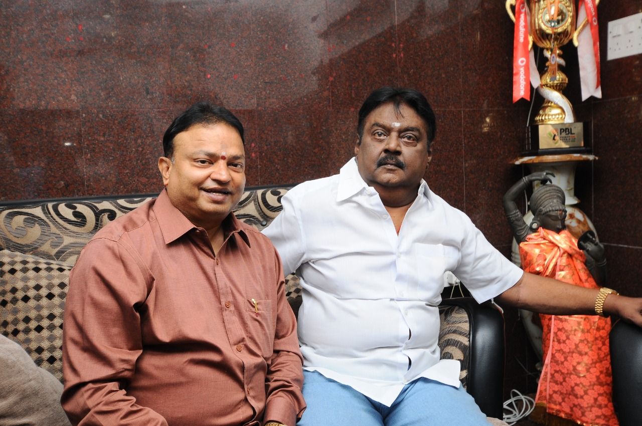 Nadigar Sangam Swamy Sankaradas Team Meets Captain Vijayakanth Pics Tamil Gallery