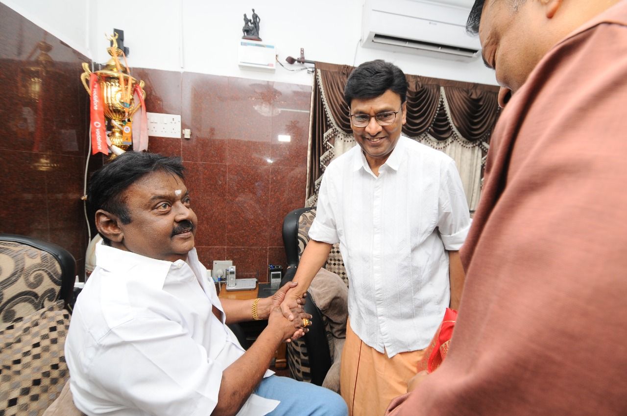 Nadigar Sangam Swamy Sankaradas Team Meets Captain Vijayakanth Pics Tamil Gallery