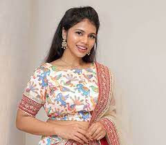 Telugu Actress Divya Narni