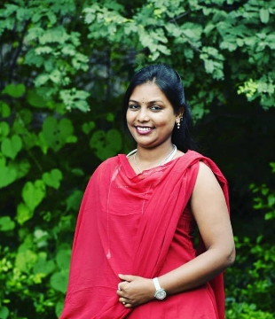 Marathi Makeup Artist Varsharani Sutar