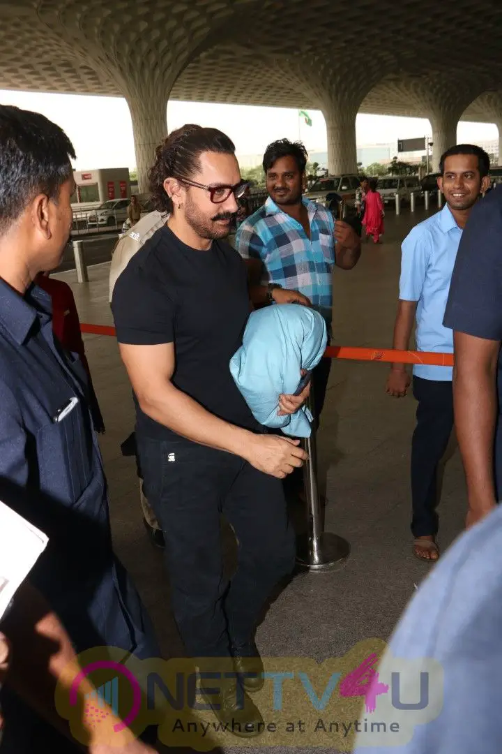  Aamir Khan Spotted At Airport Pics Hindi Gallery