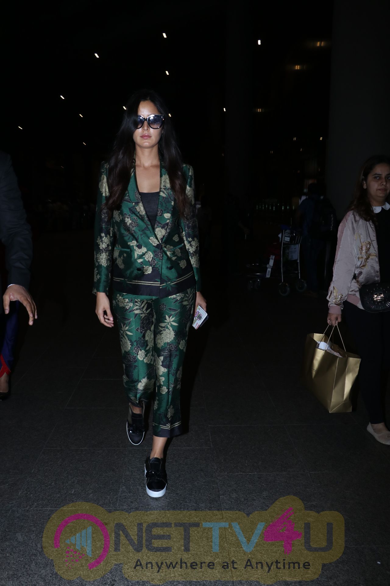 Actress Katrina Kaif Spotted At The Airport Images Hindi Gallery