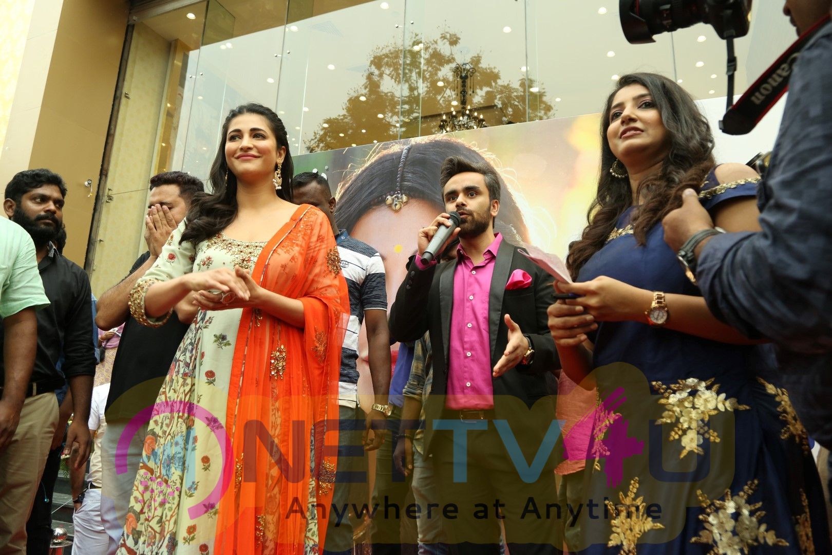 Actress Shruti Haasan Launches Nerru's The First Flagship Family Store In Chennai Stills Tamil Gallery