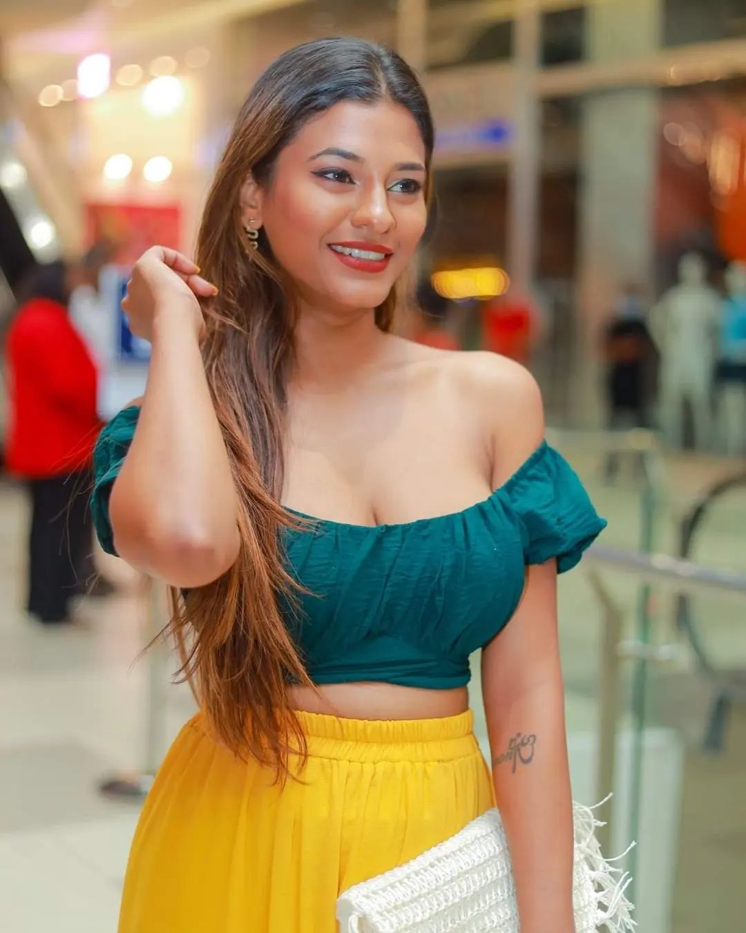 Sinhala Actress Chamathka Lakmini