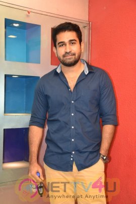 Celebrities At Ippadai Vellum Special Show Photos Tamil Gallery