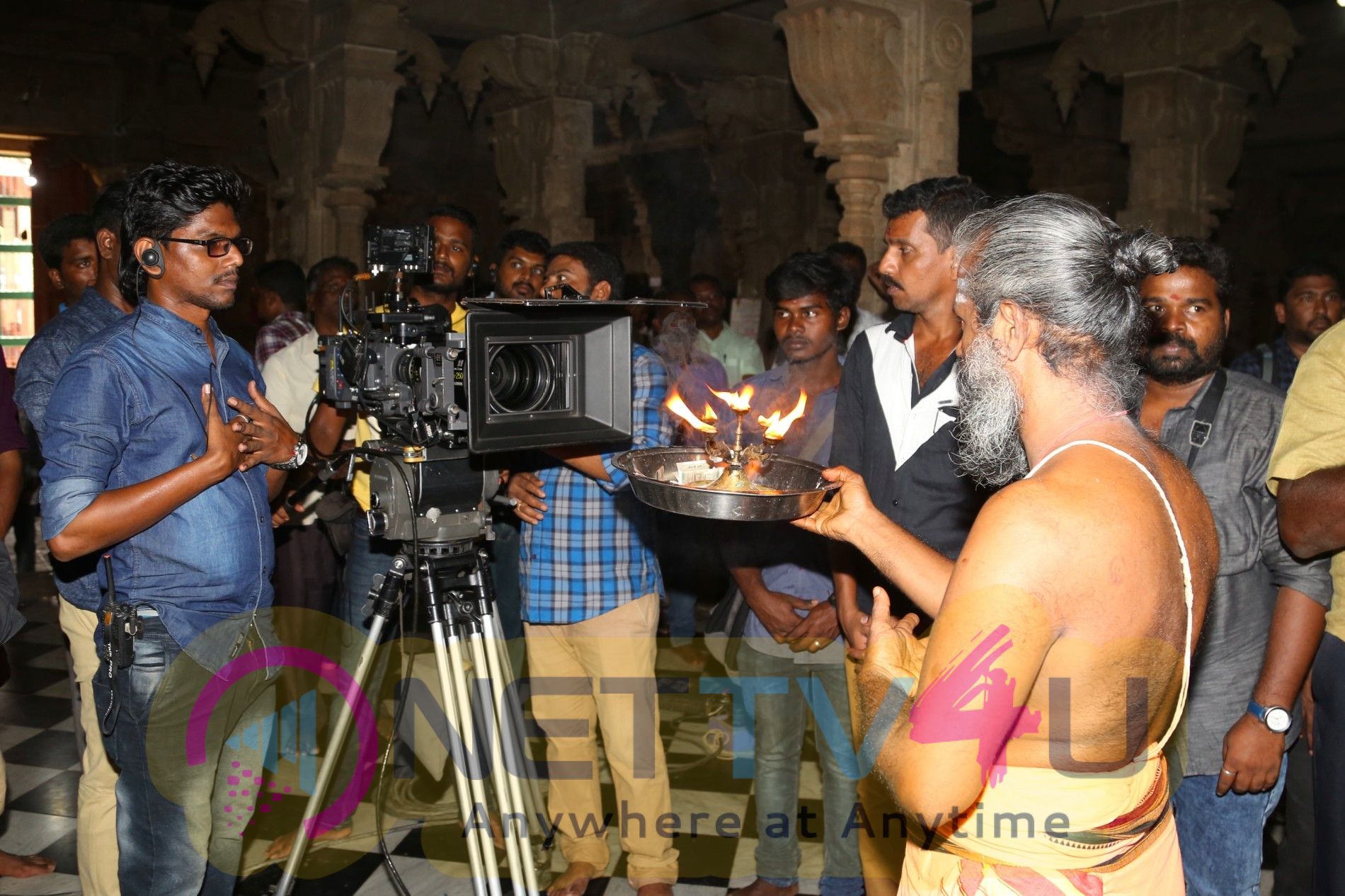 Kombu Vatcha Singamda Movie Pooja Photos Tamil Gallery