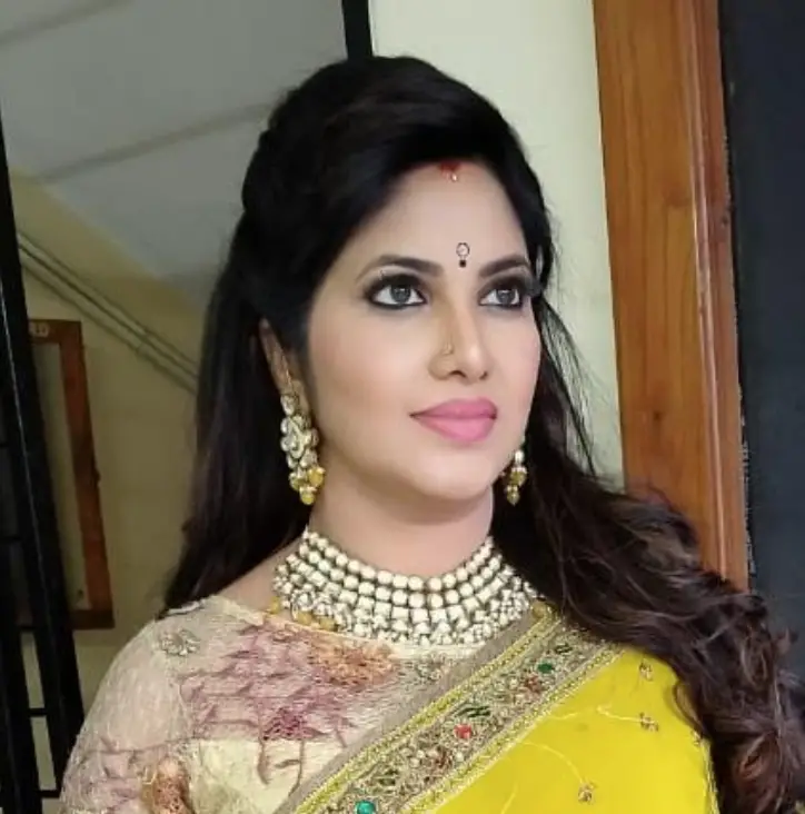 Telugu Tv Actress Sirisha Sougandh