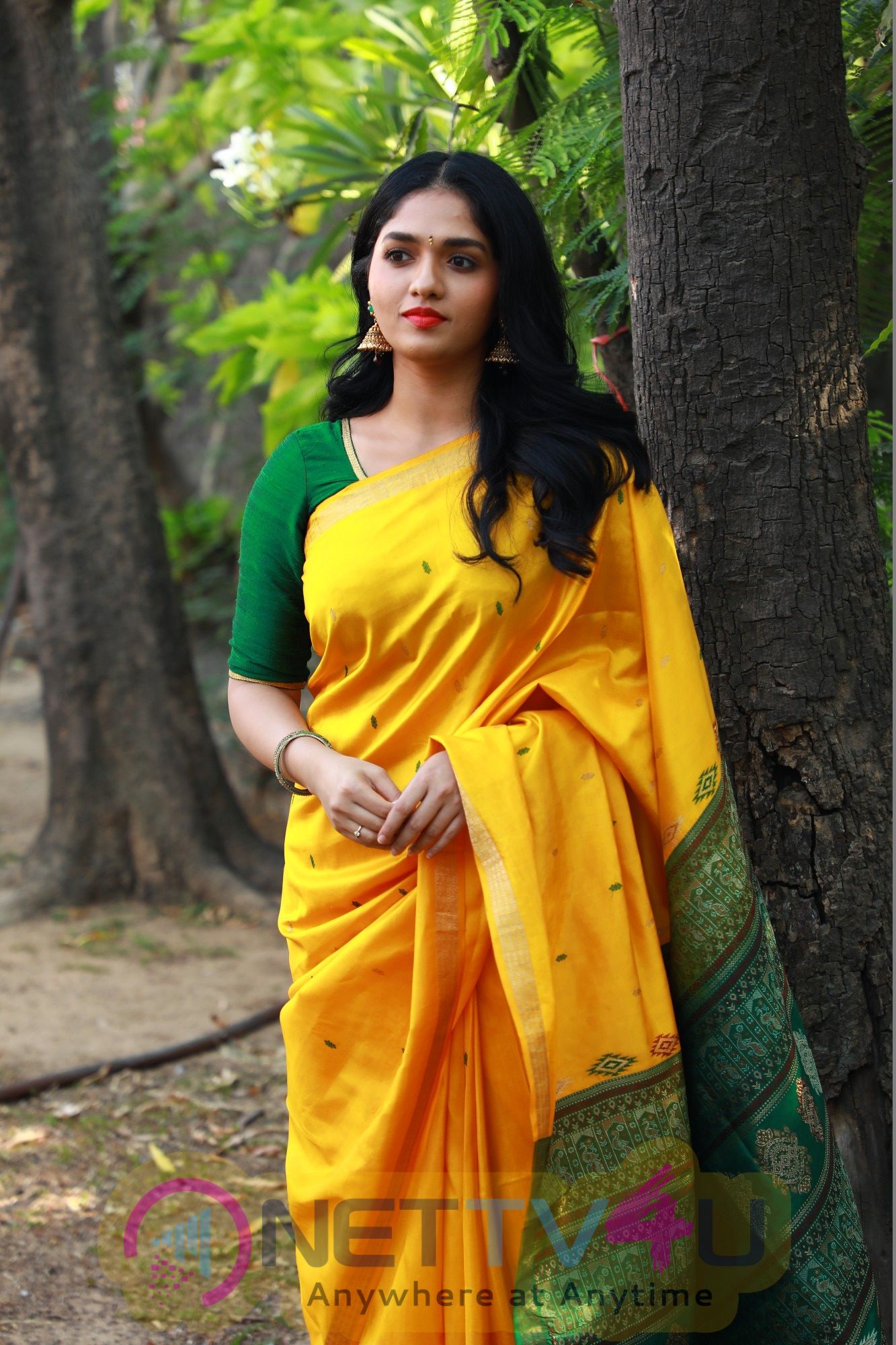 Actress Sunaina Cute Images Tamil Gallery