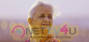 Dha Dha 87 Movie Heroine Saroja Good Looking Images