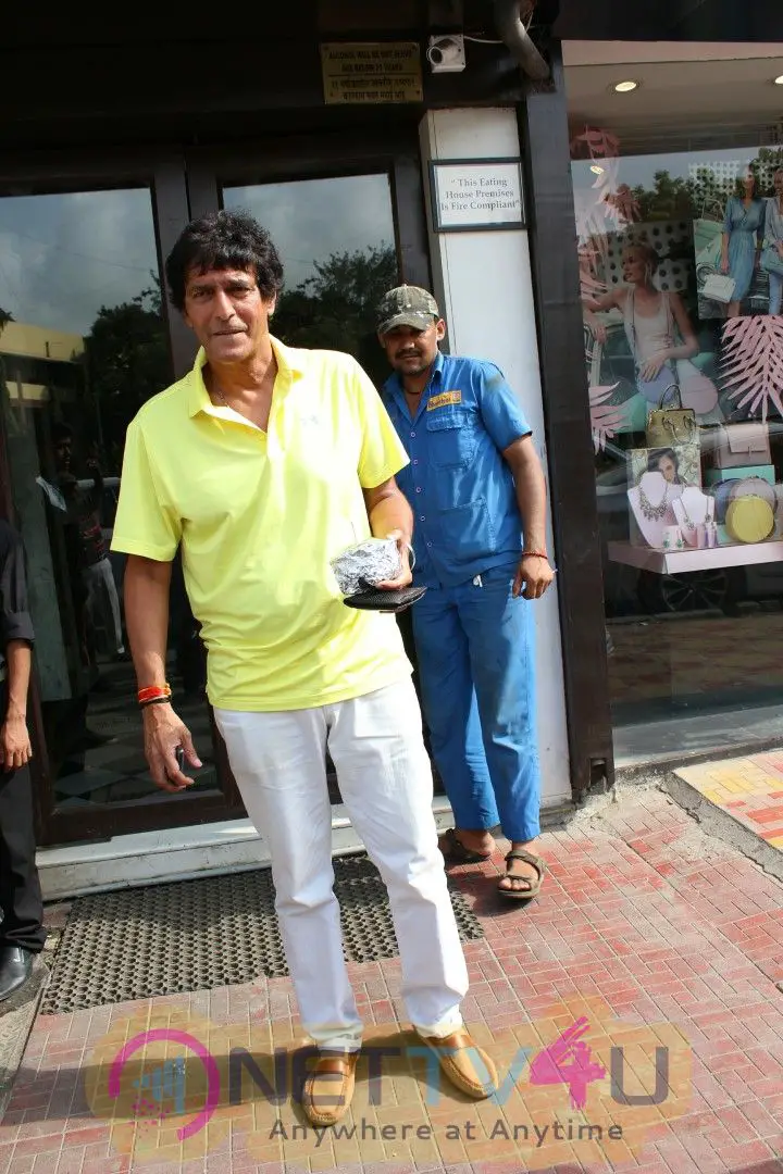 Chunky Pandey With Wife Bhawana & Daughter Ananya Spotted At Bandra Exciting Images Hindi Gallery