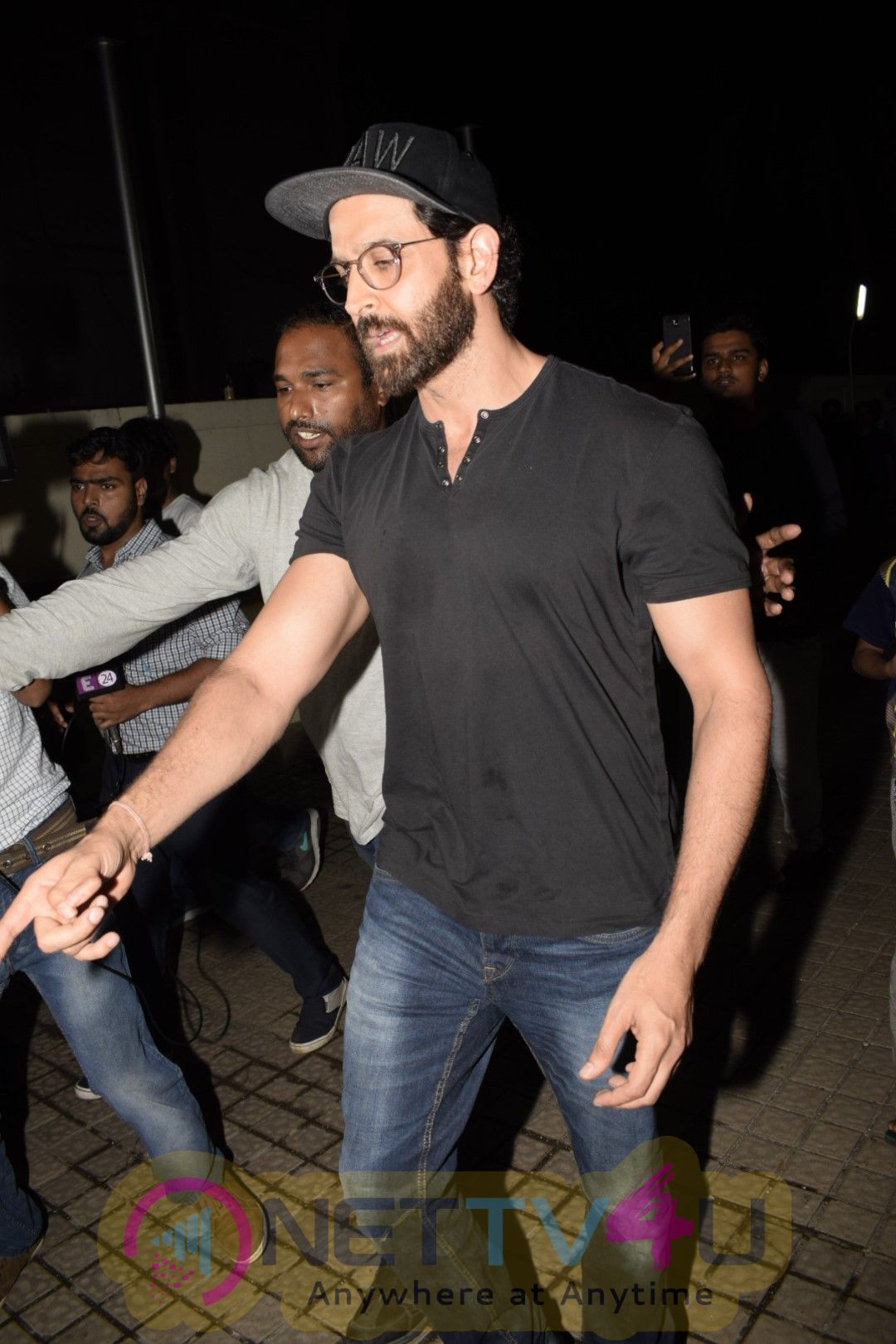 Hrithik And His  Family Spotted At PVR Juhu Images Hindi Gallery