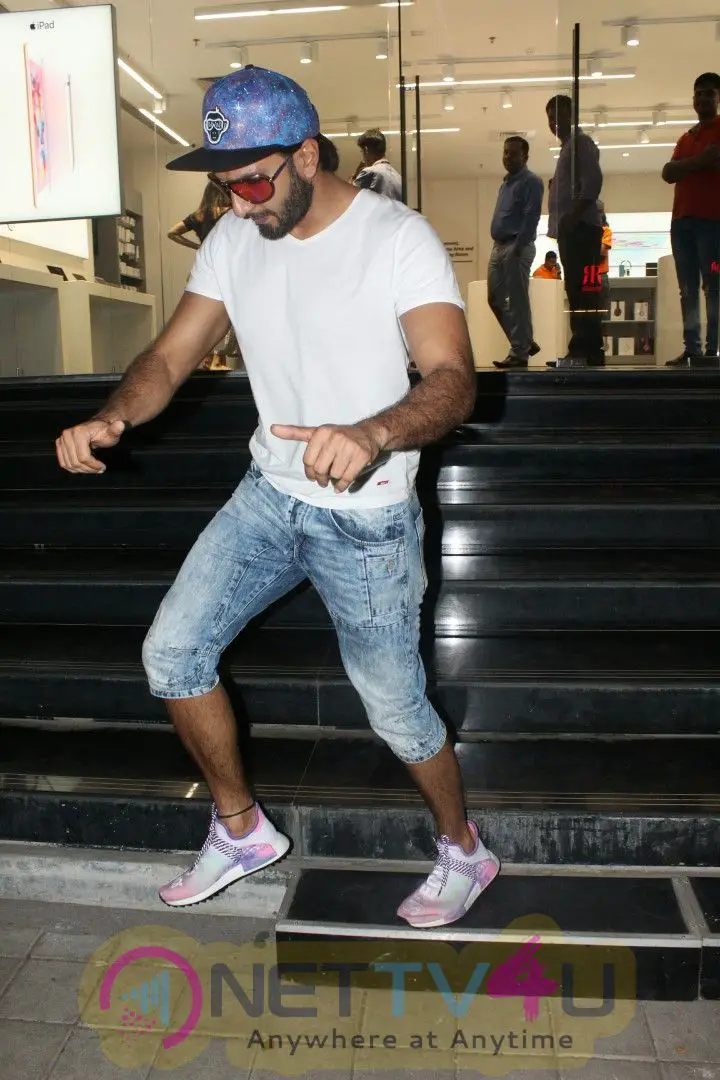 Ranveer Singh Spotted At Maple Store In Bandra Images Hindi Gallery