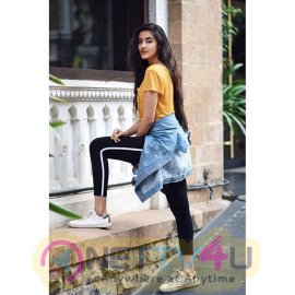 Simran Kaur Beautiful Images Hindi Gallery