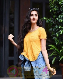 Simran Kaur Beautiful Images Hindi Gallery