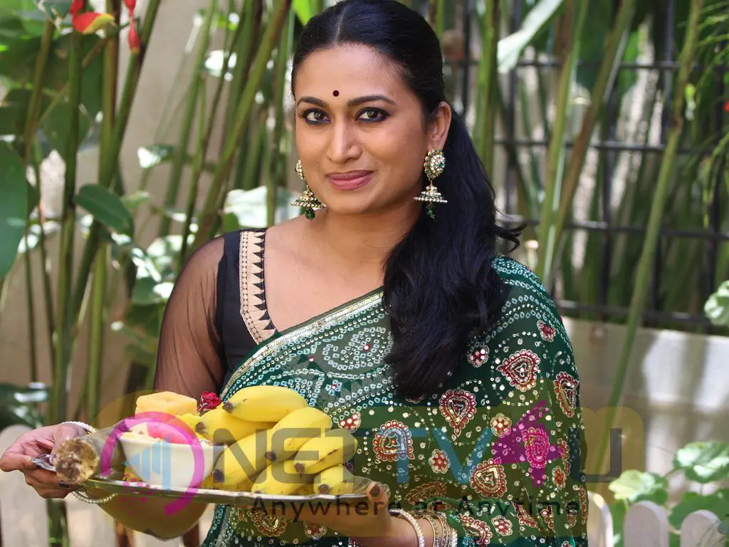 Actress Shwetha Srivatsav Lovely Stills Kannada Gallery