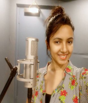 Hindi Singer Varsha Tripathi