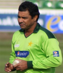 Waqar Younis Urdu Cricketer