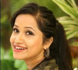 Marathi Movie Actress Krutika Tulaskar