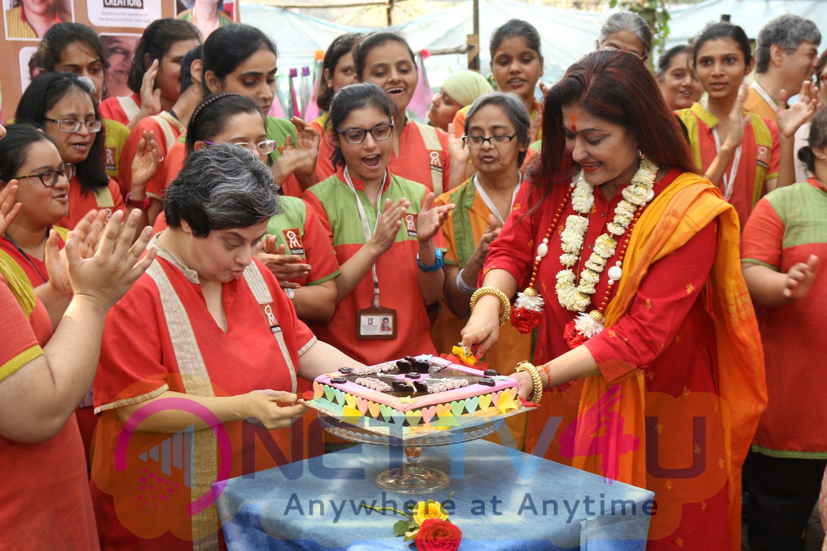 Singer Sonali Kumar Rathod Celebrate Her Birthday On Valentine Day With Special Kids Stills Hindi Gallery