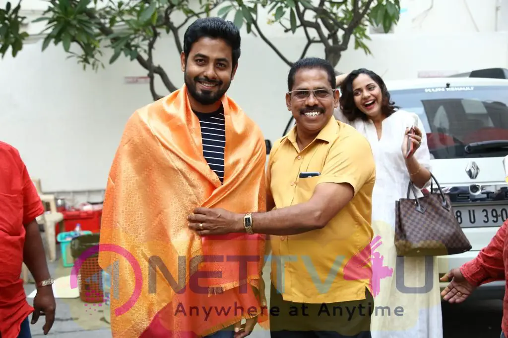 Actor Aari Celebrate His Birthday At Aleka Movie Team With Coconuts  Tamil Gallery