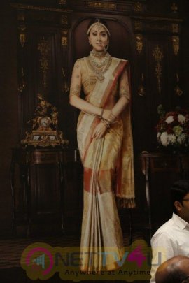 Shriya Launches VRK Silks At Himatnagar Grand Pics Telugu Gallery