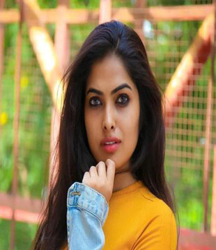 Telugu Tv Actress Divi Vadthya