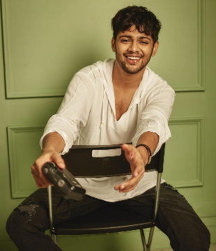 Prateik Shah Marathi Assistant Director