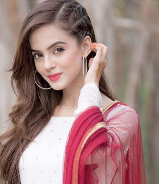Urdu Tv Actress Komal Meer