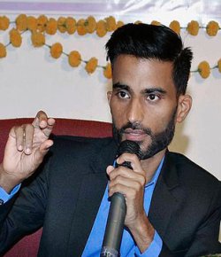 Faisal Hashmi Gujarati Director