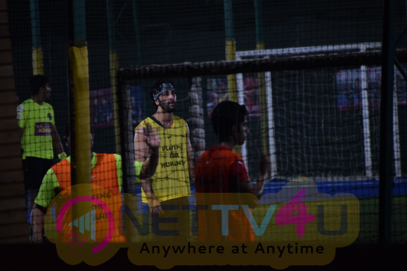  15 04 2018 Ranbir Kapoor Playing Football Match At Juhu In Mumbai - Photos Hindi Gallery