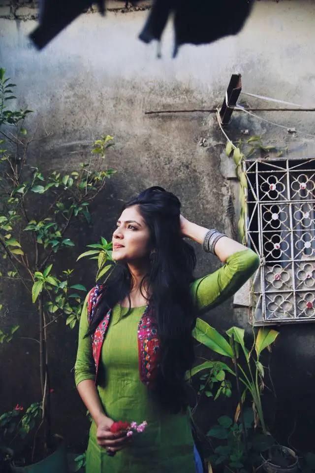  Actress Malavika Mohanan Mallu Rare Stunning Photos Malayalam Gallery