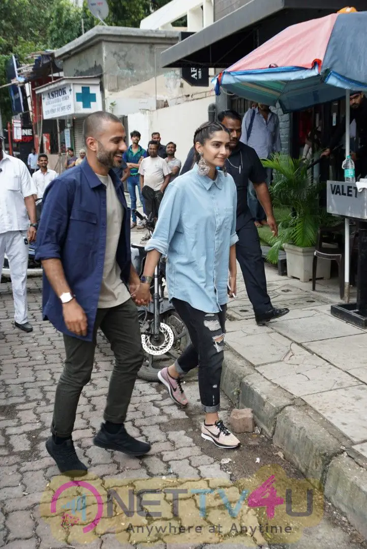 Sonam Kapoor And Anand Ahuja Make Their Way To Open Their New Store In Images Hindi Gallery