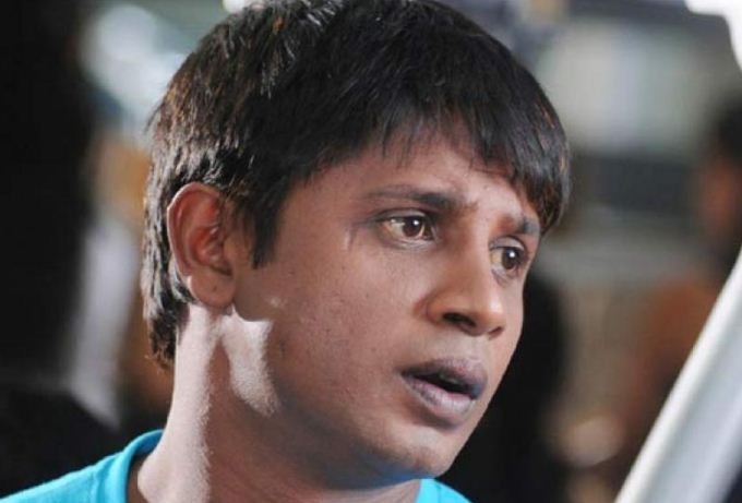 Duniya Vijay Donates Auto Rickshaws!