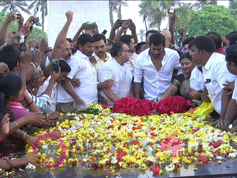 Nadigar Sangam Office Bearers Payed Respect & Garlanded At MGR Memorial At Marinabeach Stills Tamil Gallery