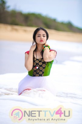 Actress Shira Gaarg Attractive Stills  Tamil Gallery