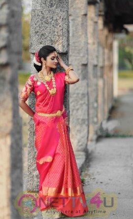 Actress Shira Gaarg Attractive Stills  Tamil Gallery