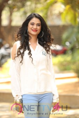 Actress Zara Shah New Images