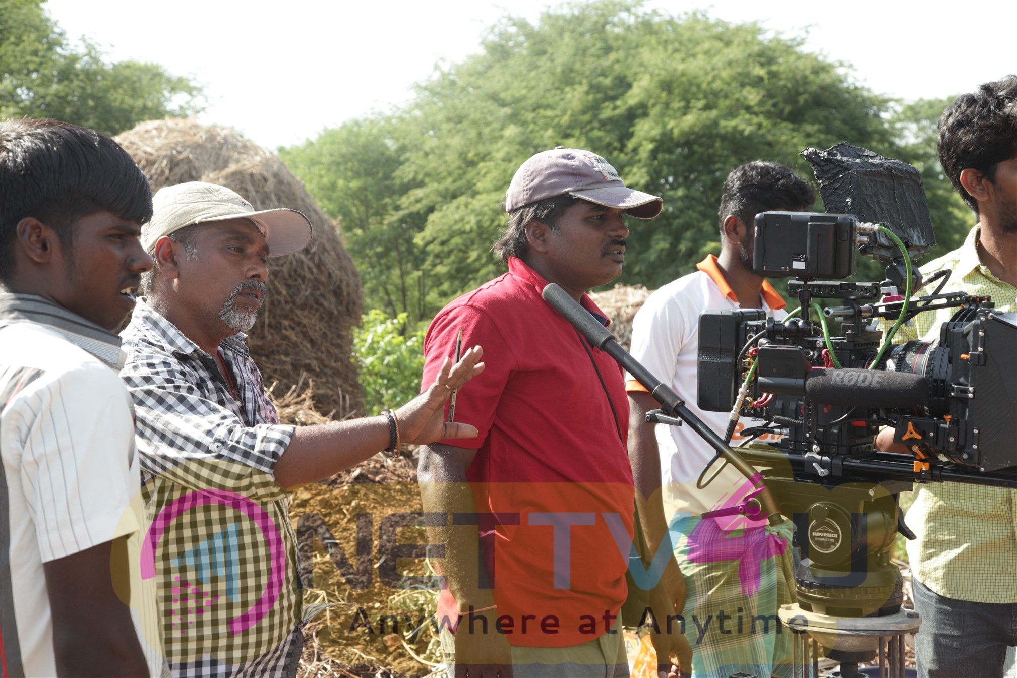 Thoratti Movie Working Stills  Tamil Gallery