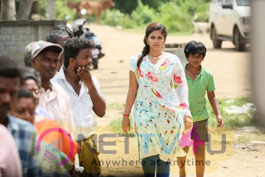 Actress Anjali At Kaali Movie Pics Tamil Gallery