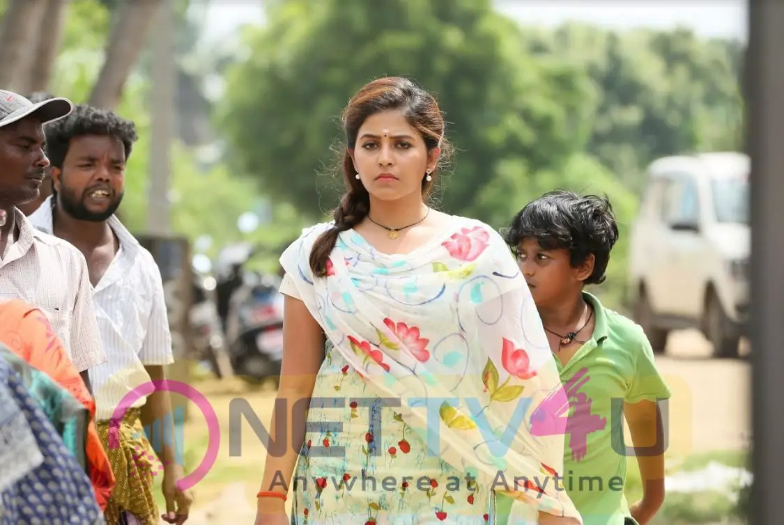 Actress Anjali At Kaali Movie Pics Tamil Gallery