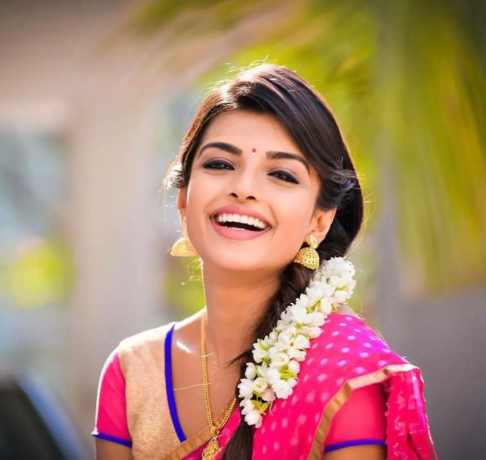 Actress Ashna Zaveri Cute Images Tamil Gallery