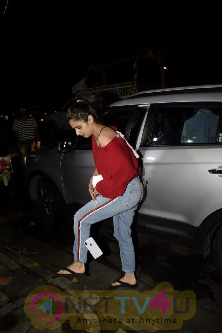 Fatima Sana Shaikh Spotted At Bblunt Restaurant In Juhu Cute Images  Hindi Gallery