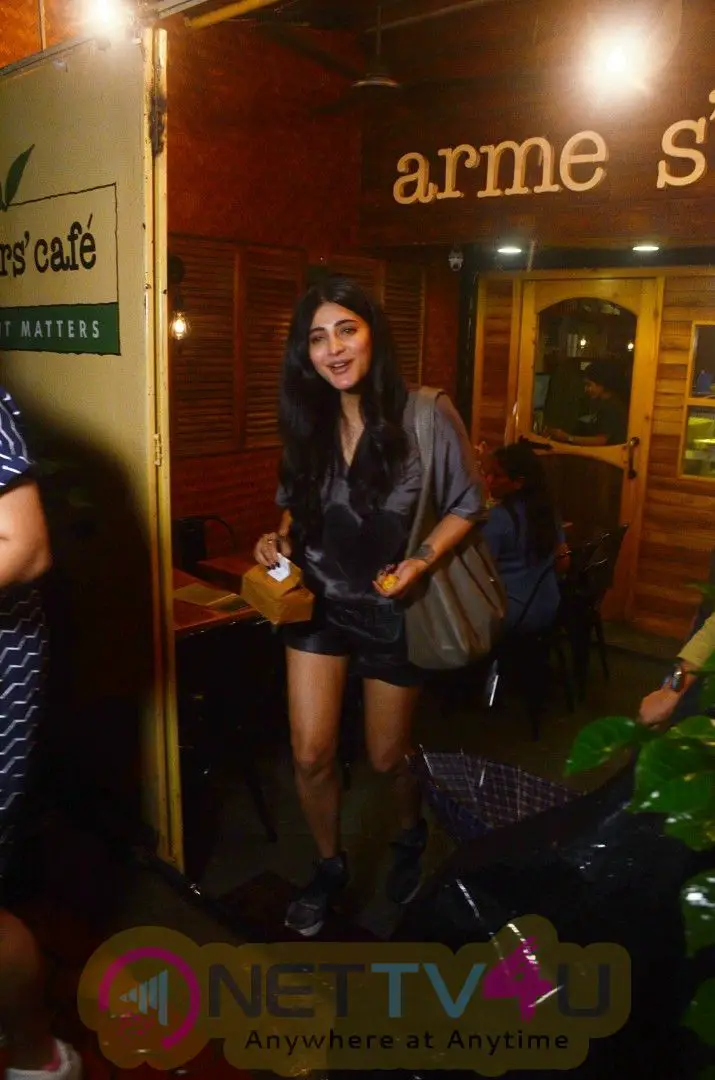 Shruti Hassan Spotted At Farmers Cafe In Bandra Stunning Images  Hindi Gallery